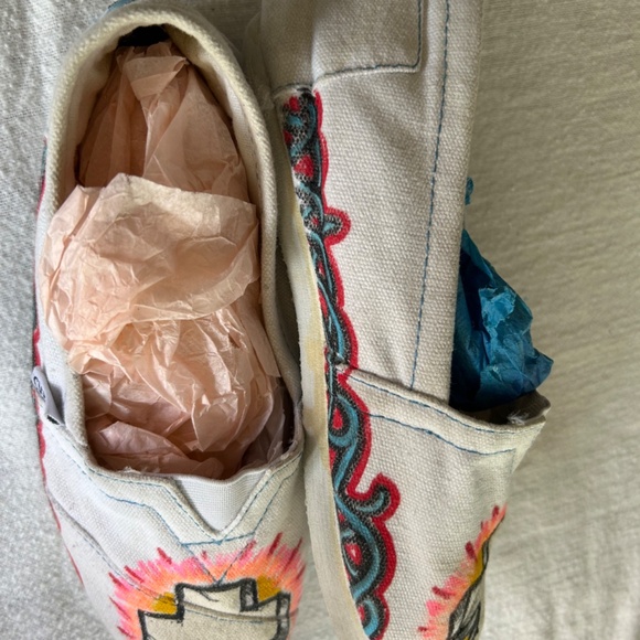 TOMS SHOES - Picture 8 of 8
